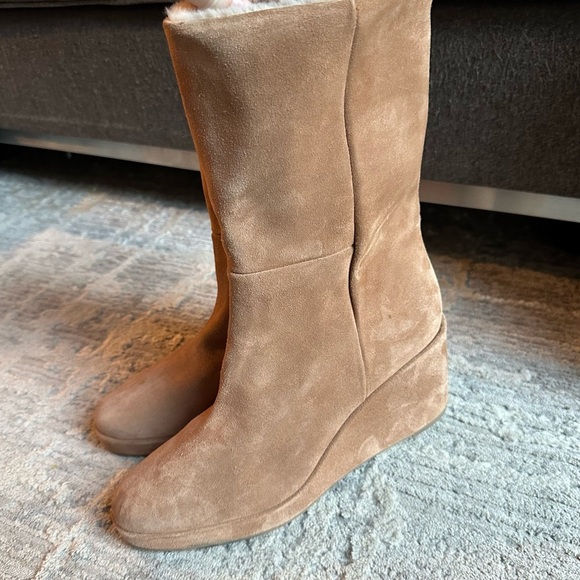 AQUATALIA Weatherproof Imperia Faux‎ Fur Lined Suede Wedge Boots Size 9.5
Tan - Picture 3 of 9